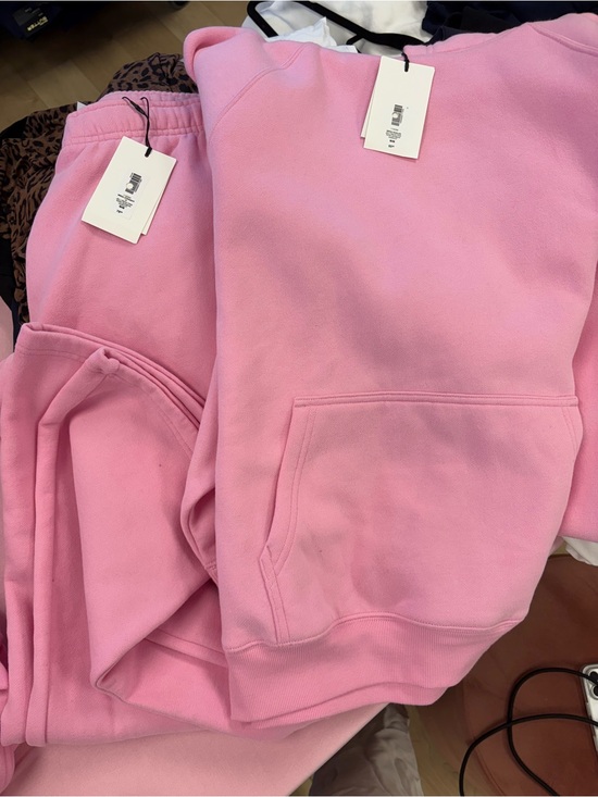 Aritzia Tops - NWT aritzia sweatfleece set